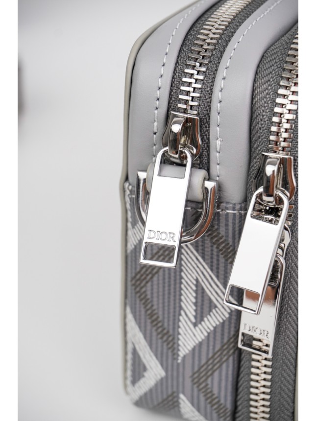 DIOR-Diamond-Oblique-Clutch