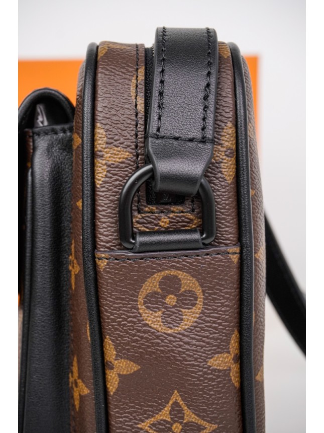 LOUIS VUITTON Monogram Canvas & Leather Crossbody Bag