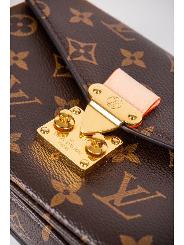 Louis Vuitton Pochette Métis Messenger Bag