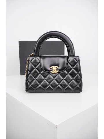 Chanel Quilted Calfskin Chain Shoulder Crossbody Bag