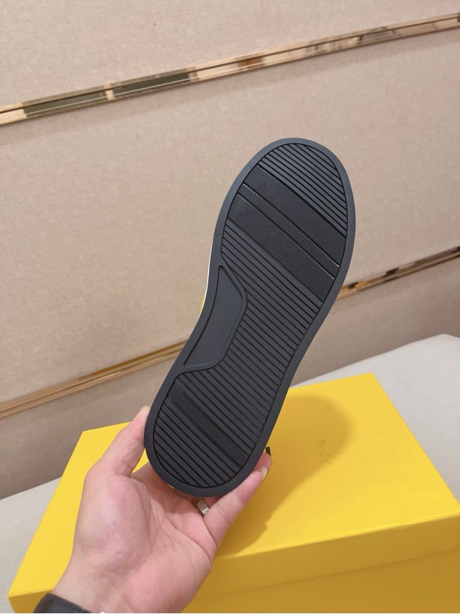Fendi's latest men's cowhide casual shoes