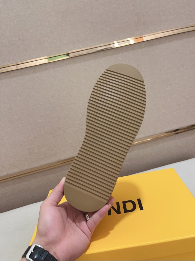 Fendi's latest men's cowhide casual shoes